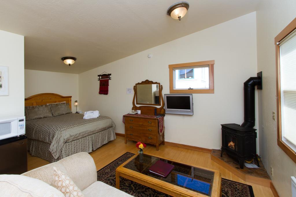Queen Suite with Sofa Bed - Pet Friendly,141863004:JPEG